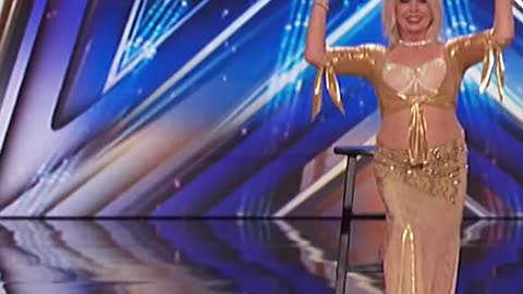 70-Year-Old Sandy Leaves Simon Cowell SPEECHLESS! 😲 #Short #VerticalVideo