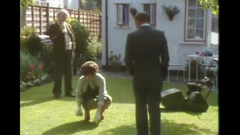 Slimming Down starring Prunella Scales, Ian Richardson and Nicholas Lyndhurst (1984)