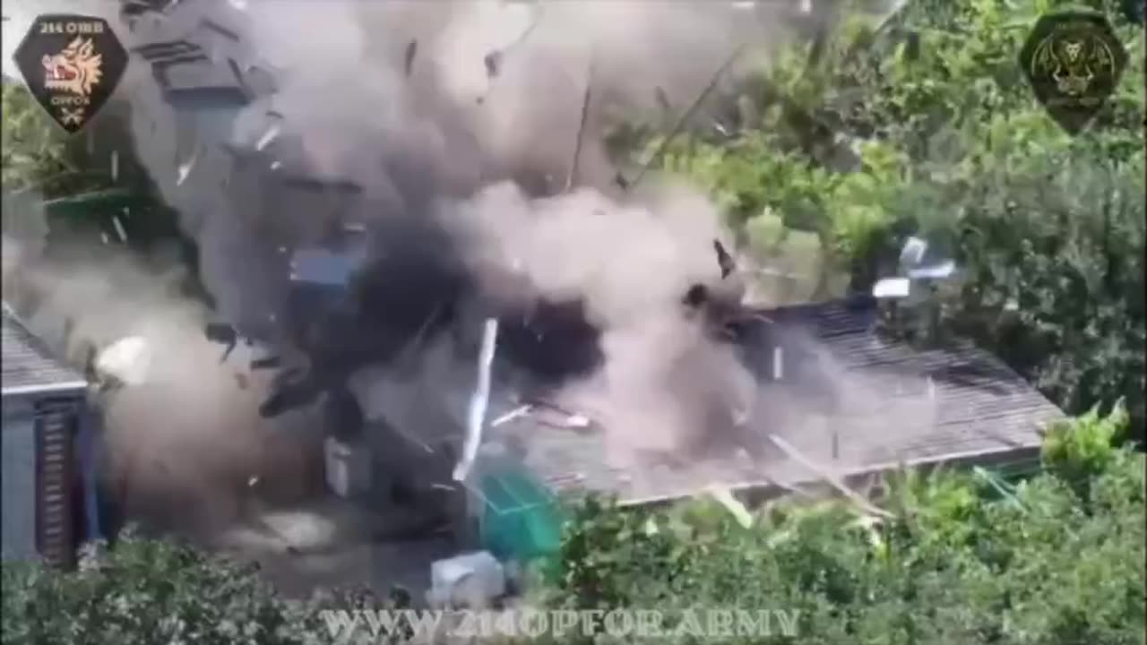Ukrainian Soldiers Clashing with Russian Infantry in Village of Zelenyi Hai