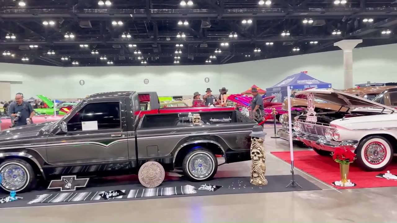 BEAUTIFUL MODELS INSANE LOWRIDERS – L.A. CAR SHOW VIBES (720p)