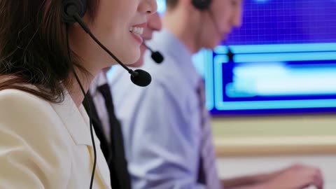 AI Agents vs Call Centers: A Better Alternative