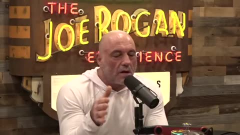 Watch Joe Rogan MASTERFULLY dismantle Bernie Sander’s repeated attacks on Trump