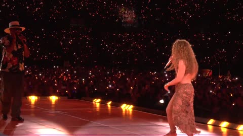 Shakira & Wyclef Jean - Hips Don't Lie (Live from LMYNL World Tour)