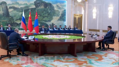 🇨🇳 🗣"Para sostener una cerca se necesitan tres postes; para un héroe,