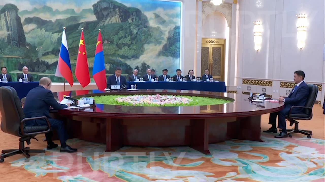 🇨🇳 🗣"Para sostener una cerca se necesitan tres postes; para un héroe,