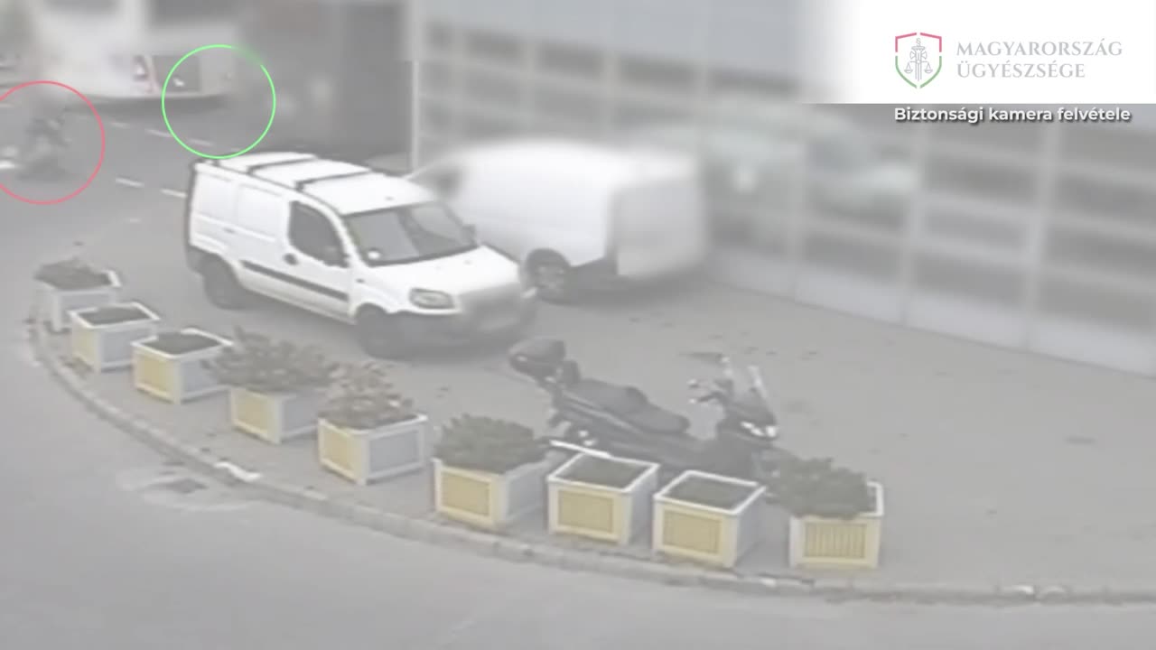 Videó a bajnok bokszolónkat kirabló babakocsis cigánybűnözőkről