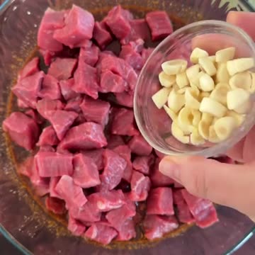 Tender Juicy Beef and Pearl Onion StewTender