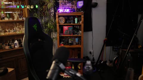 !WEED Review + YUGE UNBOXING🔥 Giveaway After Midnight!💨420🍃!mj !giveaway
