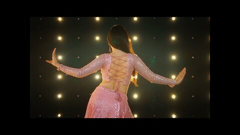 "Bollywood-Style Dance in Saree – Must Watch 💃"