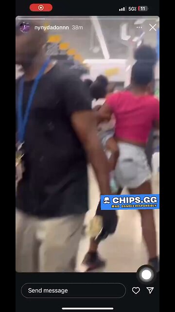 Chimpout at Walmart! Black woman drops kid to fight in public