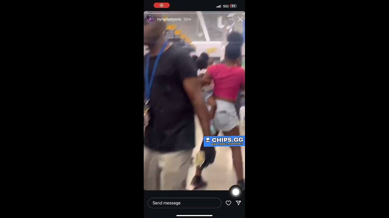 Chimpout at Walmart! Black woman drops kid to fight in public