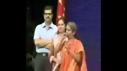 पुणे में शहीद कैप्टन विनायक गोरे की माँ । उनका 3 मिनट का भाषण फैलाने लायक Mrs*Anuradha* Gore
