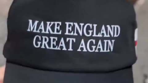 This guy got kicked out of a bar because his hat said ‘Make England Great Again.’