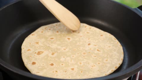 These flatbreads inflate like a balloon! Just add this ingredient (no yeast) to the flour!