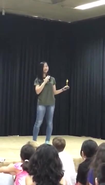 梅兰妮荣获学校电影节最佳女演员奖 5-10-25