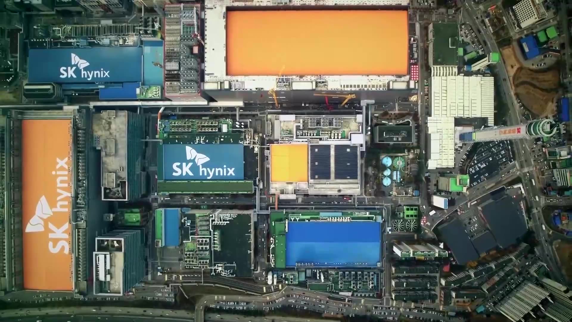 Tech Weekly: Big Tech v EU, solar-powered EVs