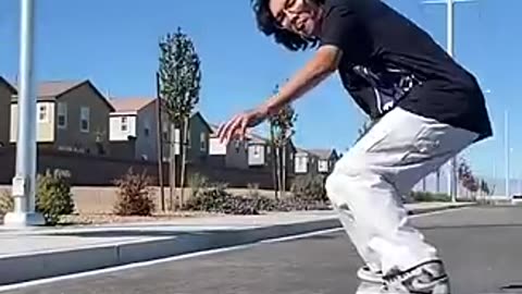 Viral: Easy Skate Tricks For Beginner Skaters!