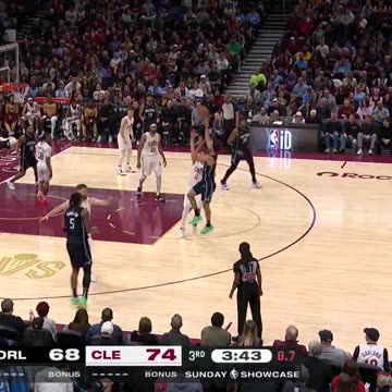 NBA - Caleb Houstan hits the insane runner to beat the shot clock 😳
