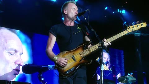 Walking On The Moon - The Police (live)
