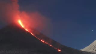 Pacific Quake Triggers Klyuchevskoy Volcano Eruption in Russia’s Far East