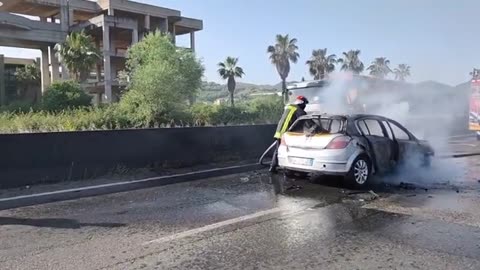 Aksident dhe flakë në autostradën Tiranë-Durrës