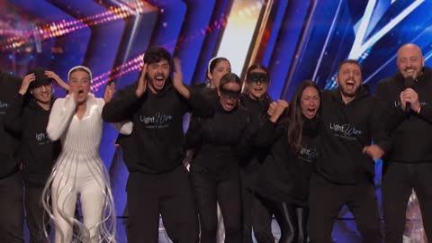 Simon Cowell Gives a GOLDEN BUZZER to Light Wire_ The Most STUNNING Act_ _ Auditions _ AGT 2025