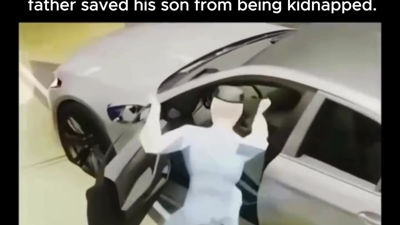 The instinct and intelligence of this father saved his son from being kidnapped.