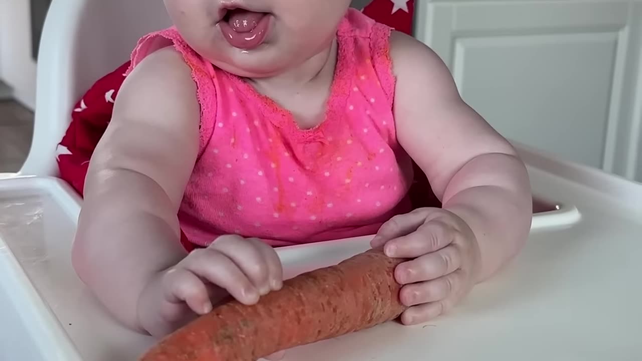 kayla’s hilarious carrot game with big sis! fun sibling moments