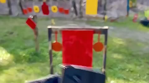 这一枪谁能挡住 #国外合法拍摄国内请勿模仿 #武器科普 #实弹射击 #男人减速带 #靶场射击