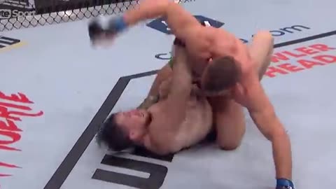 Weird…_Seems_Like_No_Technique,_No_Talent,_But_Finishes_Em_All_-_Dricus_Du_Plessis