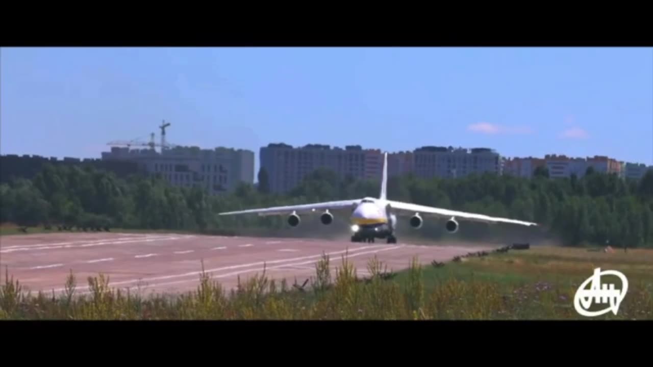 Ukrainians Sneak Massive An-124 Cargo Plane Out of Kyiv Will Now Ferry Weapons from Across Europe