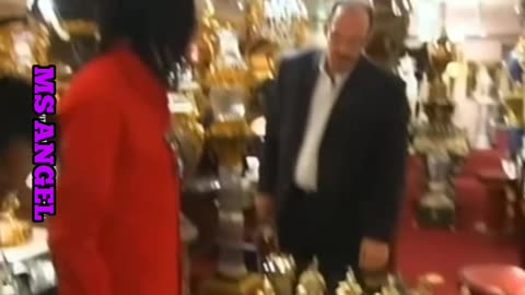 WHAT IT IS LIKE SHOPPING WITH MICHAEL JACKSON??