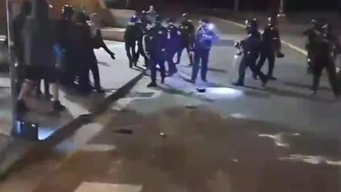 100DAYS Portland, OR — Federal police officers make arrests outside the ICE facility 