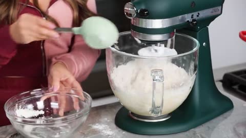 EASY HARRY POTTER DONUTS - NERDY NUMMIES - YouTube