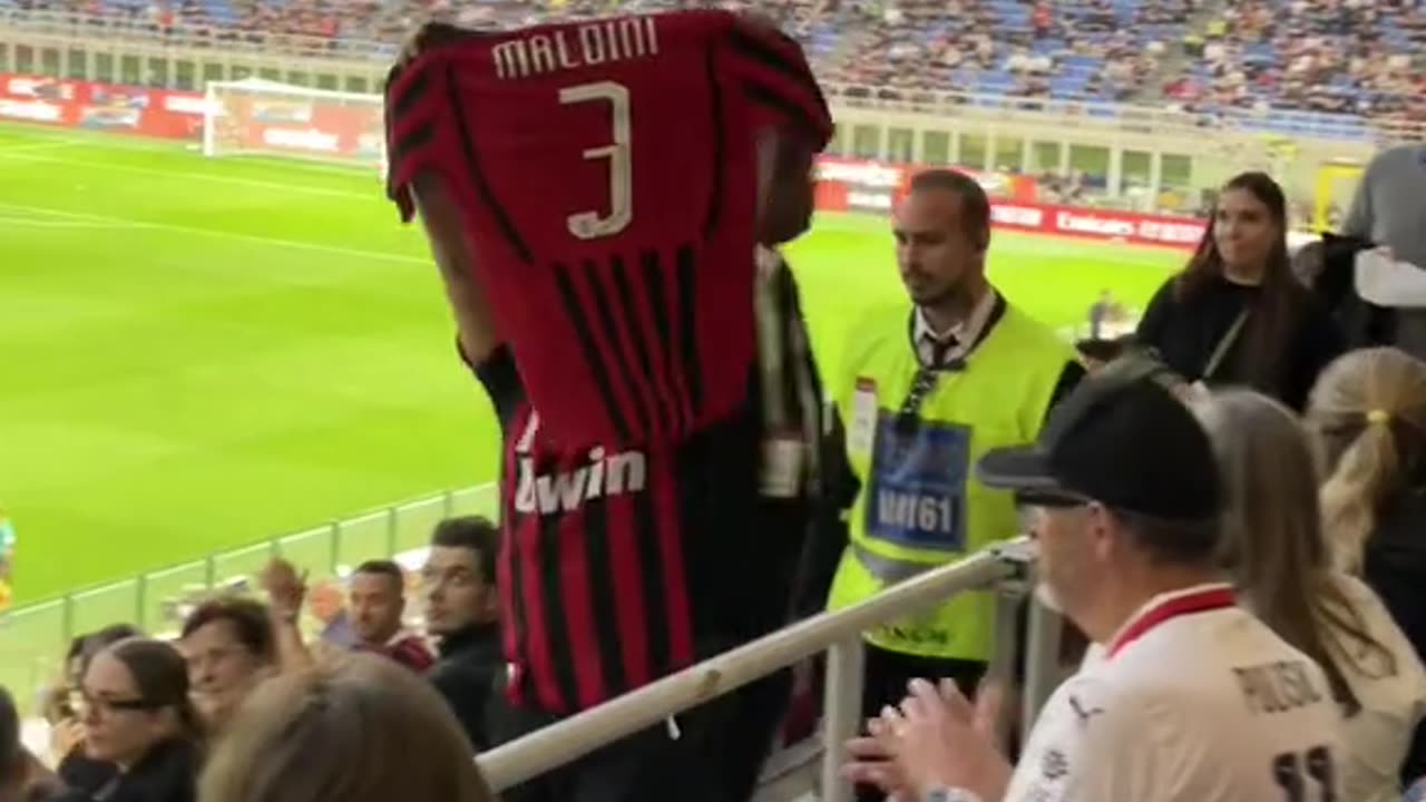 Milan fans furious with Ibrahimovic: "Circus artist. Shame on you"