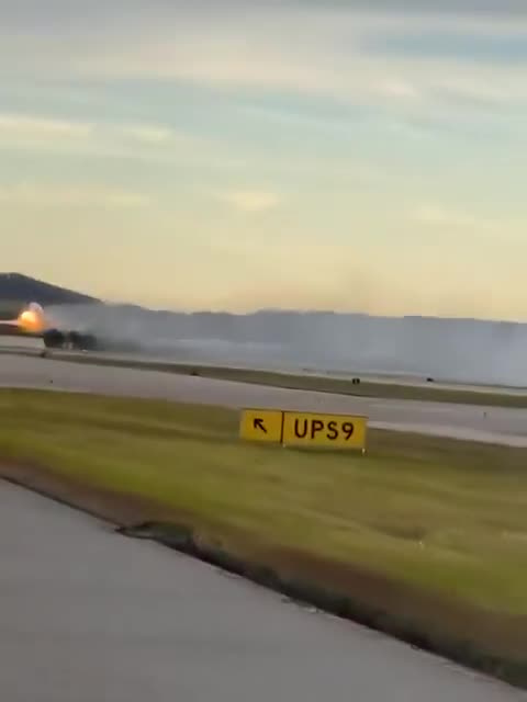 Video of UPS plane crashing in Louisville, Kentucky.