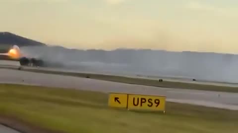 Video of UPS plane crashing in Louisville, Kentucky.