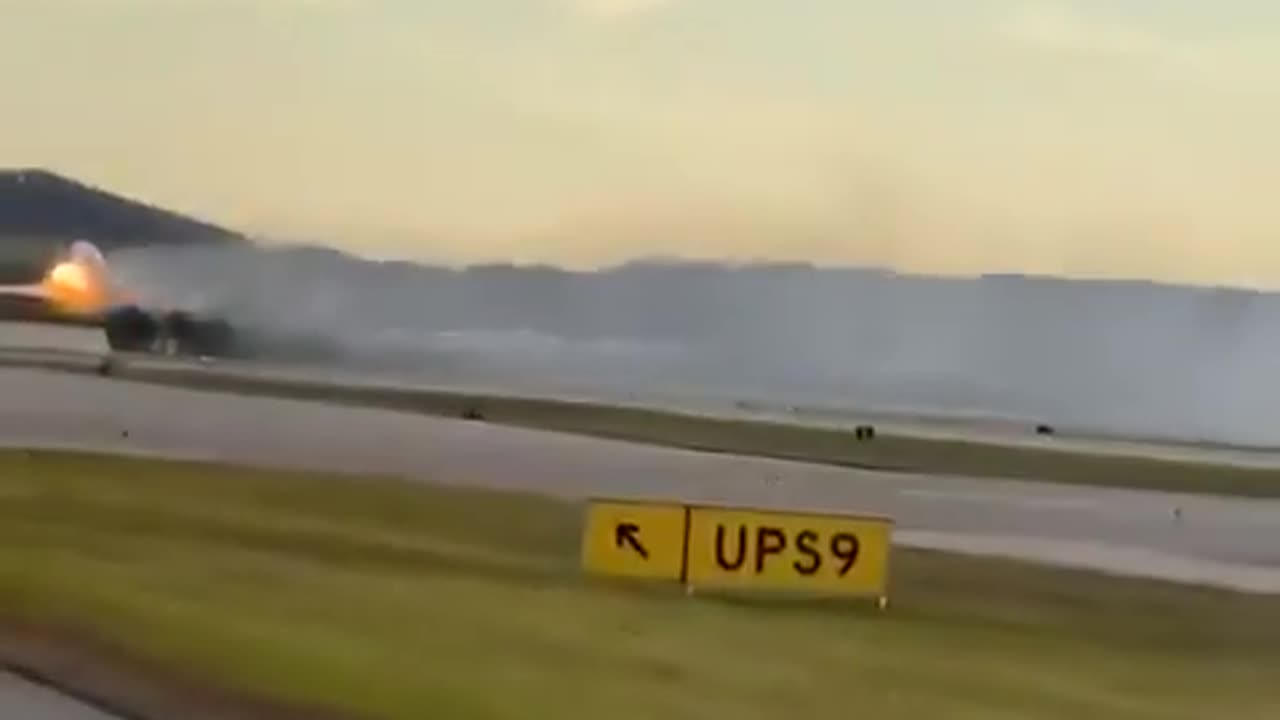 Video of UPS plane crashing in Louisville, Kentucky.