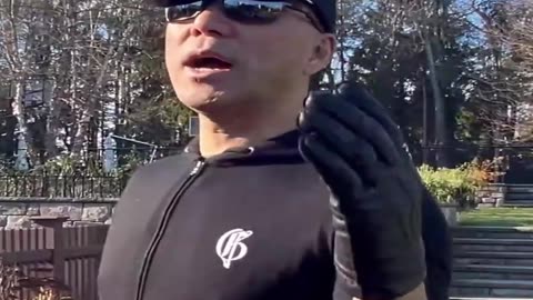 20221114文贵先生GETTR¹：政治家能屈能伸—— #现实外交，在印尼跟习近平握手，需要你时可以跪下，打你时一点情不留。两件事已经达到目的：