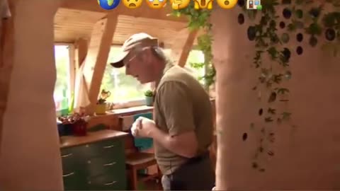 GUY BUILDS OFF GRID EARTHSHIP HOME & PAYS NO BILLS!