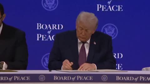 Tổng thống Donald J. Trump hôm nay đã chính thức khởi động và ký kết điều lệ cho Hội đồng Hòa bình