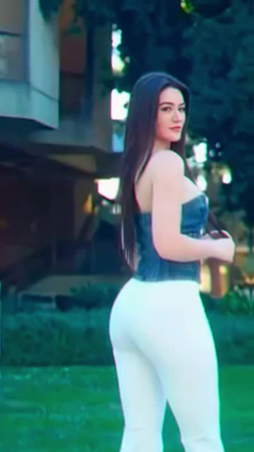 The Denim & White Pants Reboot Modernizing Classic Combos