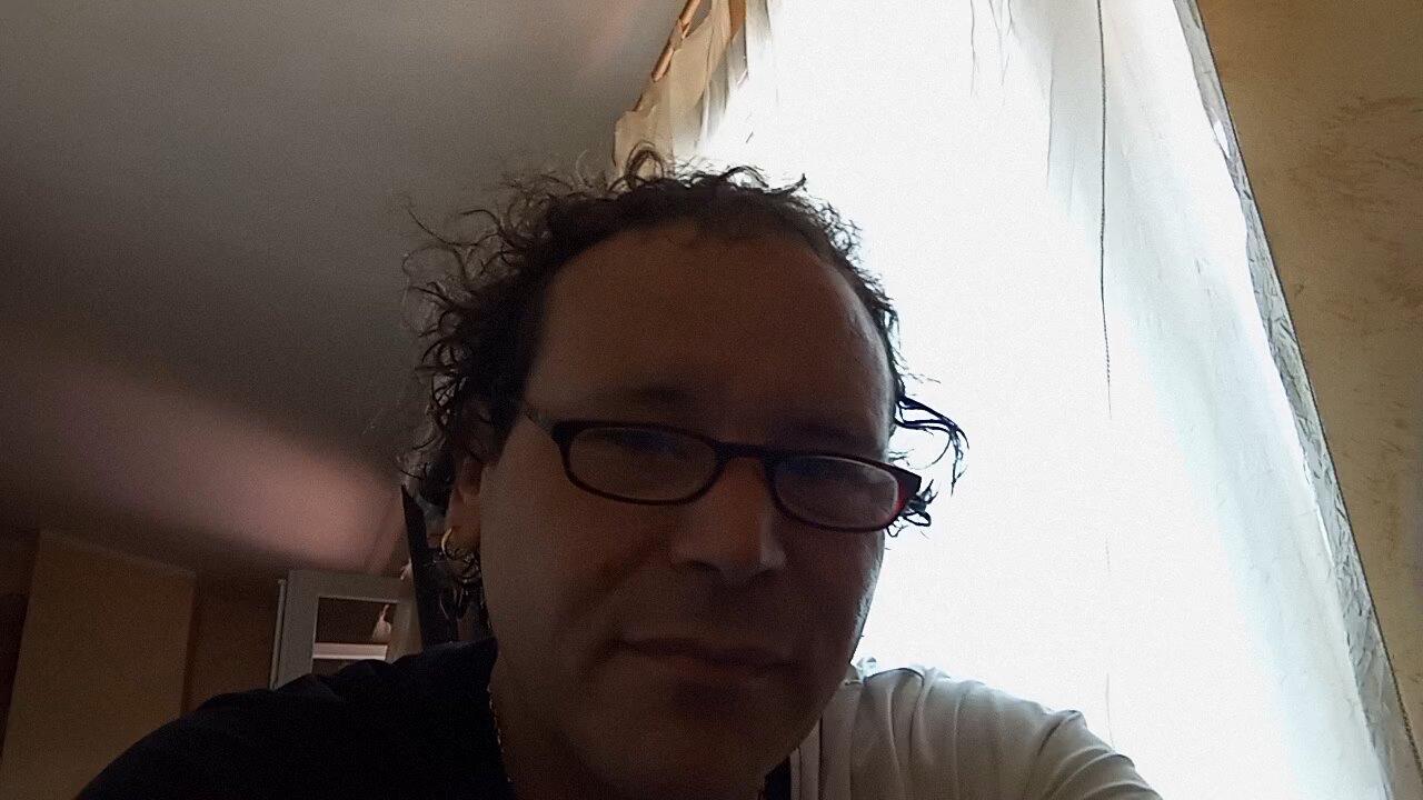 NOI DISCRIMINATI, LORO INQUINANO..