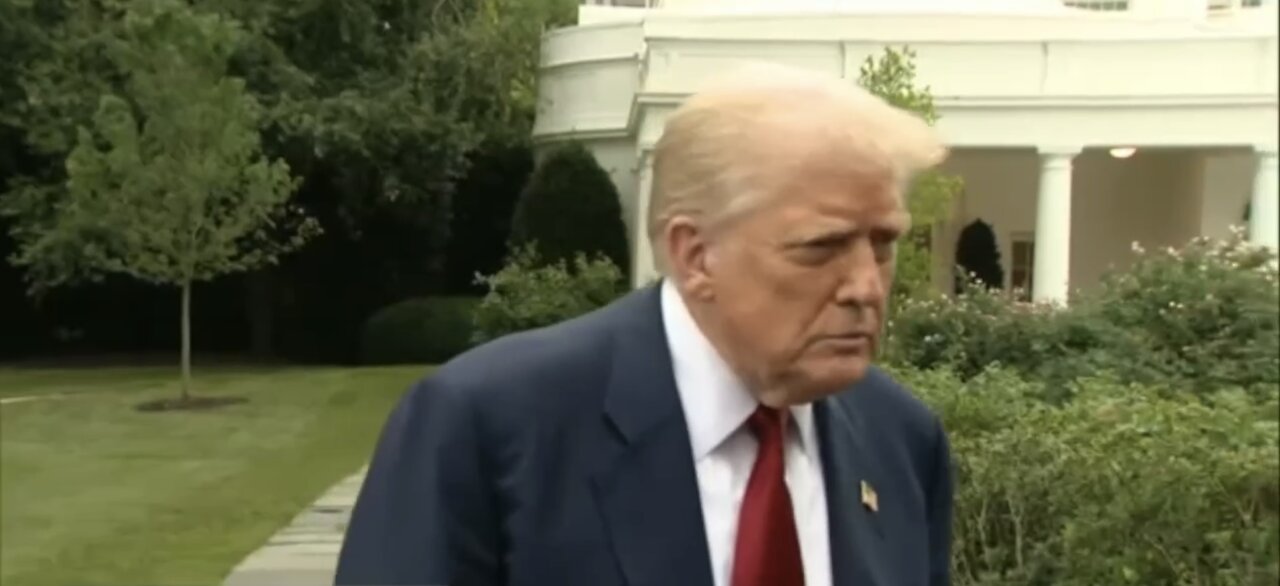 TRUMP❤️🇺🇸🥇🪽🕺INTERVIEWED BY THE MEDIA🤍🇺🇸🏅🪽🎬🎤EN ROUTE TO BEDMINSTER💙🇺🇸🏅🪽🏨⛳️🏌️⭐️