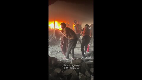 Civil Defense teams rescued a woman still alive after being burned in an airstrike in Al-Zaytoun