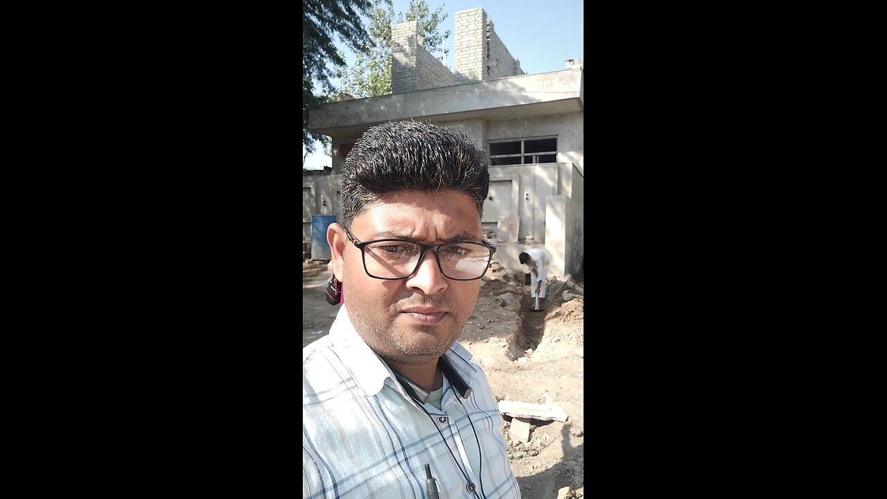 Aaj Lagaya Nali Khod kar Pipe