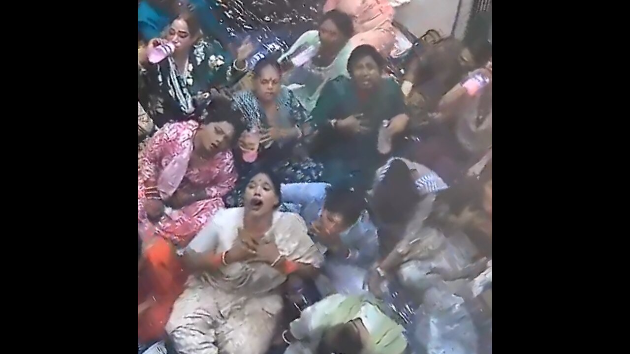 Más de 20 personas transgénero intentan suicidarse juntas ingiriendo limpiador de pisos