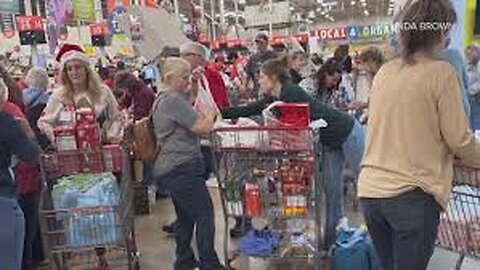 Texas H-E-B Turns Glitch Into Heartwarming Christmas Surprise for Shoppers