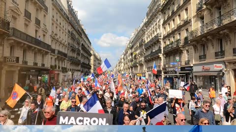 Manifestation pour la paix Place du Palais Royal à Paris le 27/04/2025 organisée par les Patriotes