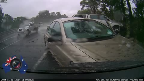 Aussiecams - "I thought i was going to die" ute ploughs into cars in breakdown lane VIC